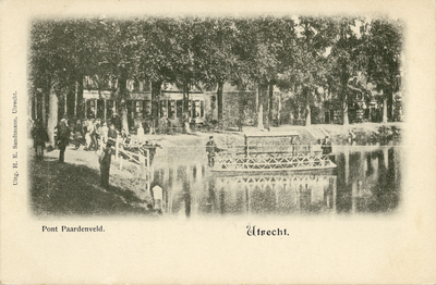 2098 Afbeelding van het overhaalschuitje in de Stadsbuitengracht te Utrecht ter hoogte van het Paardenveld; op de ...